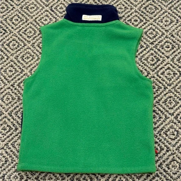 🎉 EUC! 🎉 TBBC 2T Kelly Green Fleece Vest with Navy & Red Accents - Picture 4 of 4